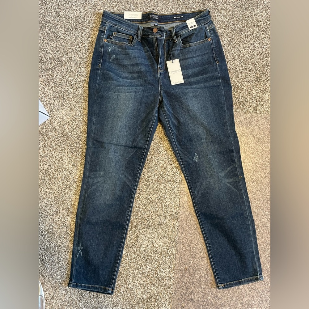 Judy Blue Mid Rise Relaxed fit jean size 13/31